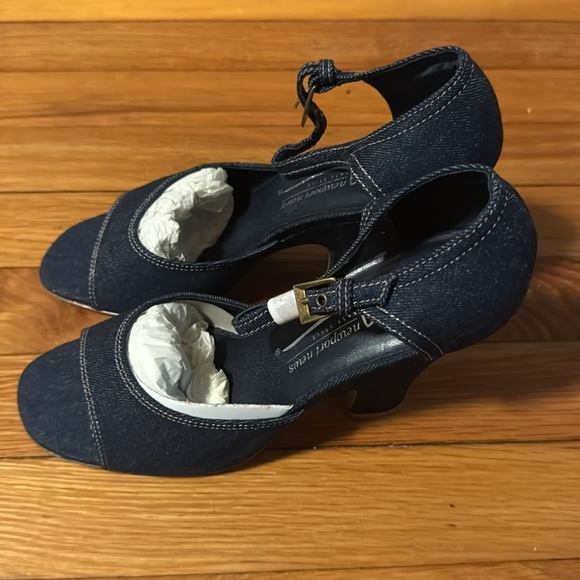 Newport News Blue Denim Wide Heel Open Front 8M Brand New In Box - Picture 4 of 13